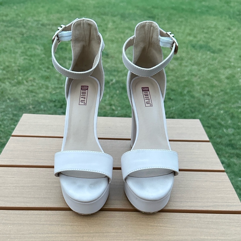 IDIFU Platform Chunky Heel Sandals EUC